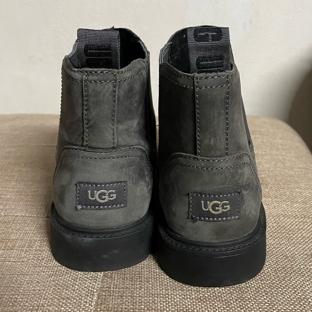 UGG Chelsea boots grey gray youth size 2
